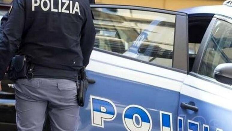 https://img.ilgcdn.com/sites/default/files/styles/xl/public/foto/2025/07/25/1753434104-polizia.jpg?_=1753434104