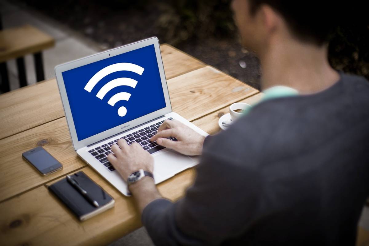 Qualcuno ruba il tuo Wi-Fi? Ecco come scoprirlo e come proteggerti