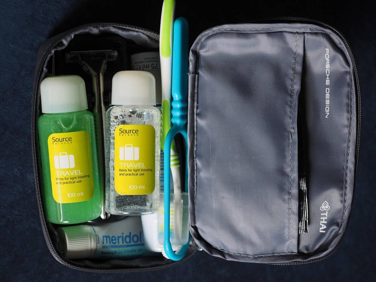 Addio al limite dei 100 ml nei bagagli a mano: c'è l'ok europeo. Ecco gli aeroporti italiani con i nuovi scanner
