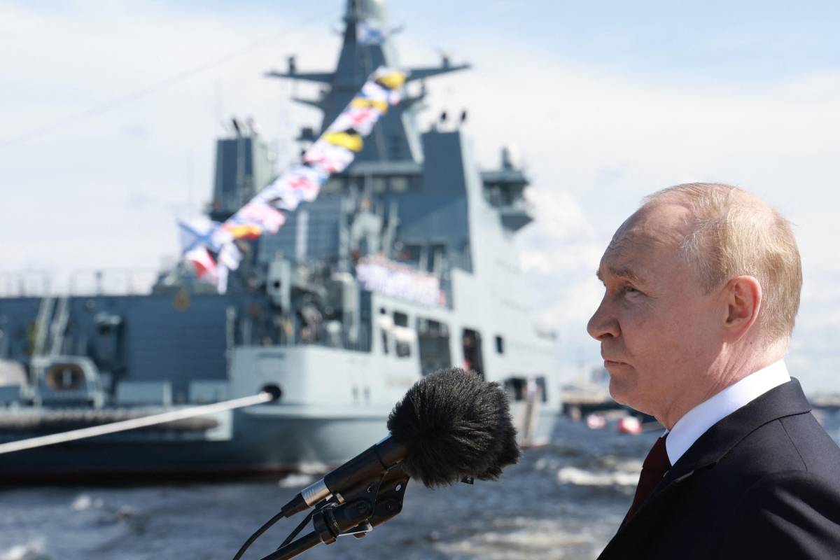 Kiev rovina la parata navale di Putin