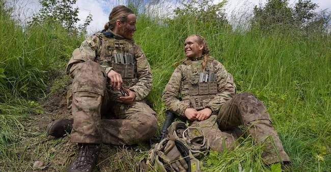 "Naja" obbligatoria anche per le donne. Ma non è solo questione di genere. L'Europa si attrezza per le nuove minacce