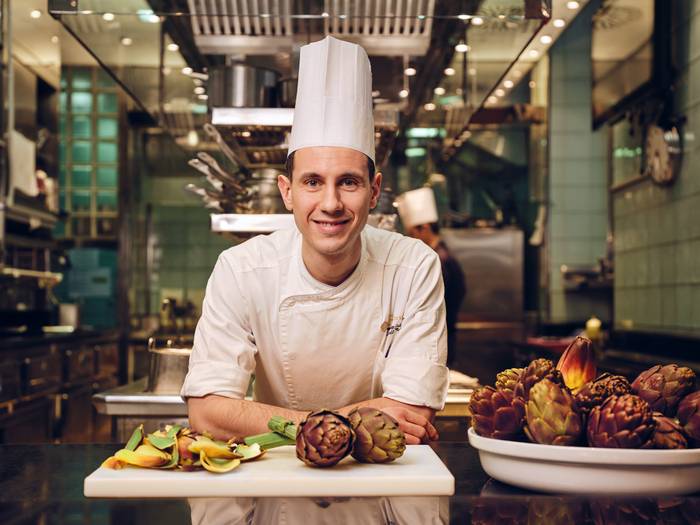 https://img.ilgcdn.com/sites/default/files/styles/xl/public/foto/2025/07/28/1753688335-chefmatteogabrielli-ristoranteac.jpg?_=1753688335