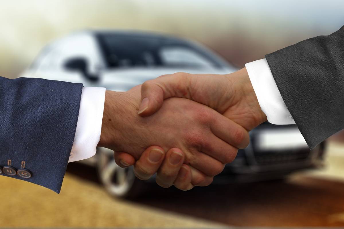 https://img.ilgcdn.com/sites/default/files/styles/xl/public/foto/2025/07/30/1753858911-handshake-4011416-1280.jpg?_=1753858911