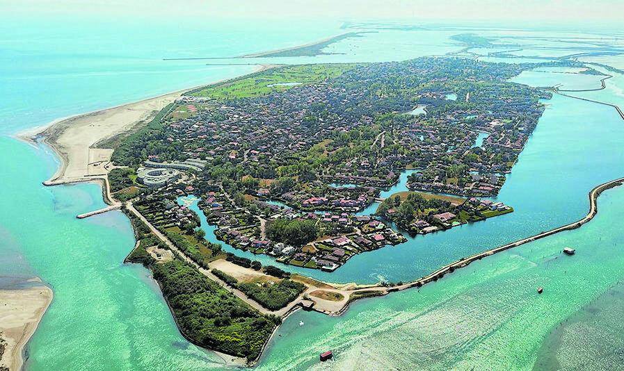 Lite e coltellate nell'isola dei vip