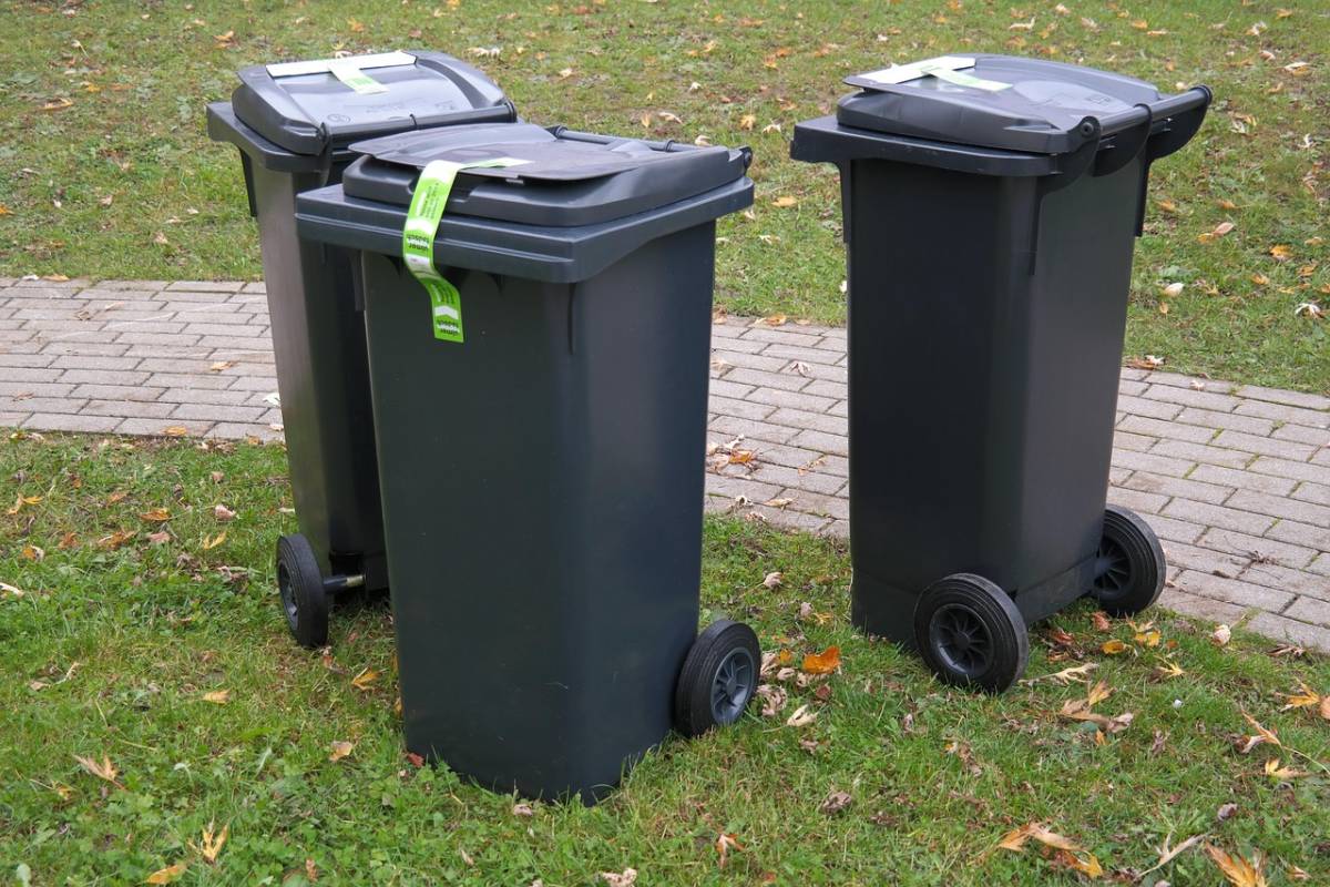 https://img.ilgcdn.com/sites/default/files/styles/xl/public/foto/2025/08/02/1754130088-garbage-can-231869-1280.jpg?_=1754130088