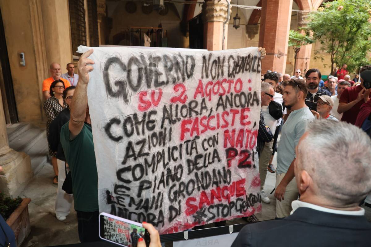 Meloni sotto accusa anche per la strage. "Una delle pagine più buie della storia"