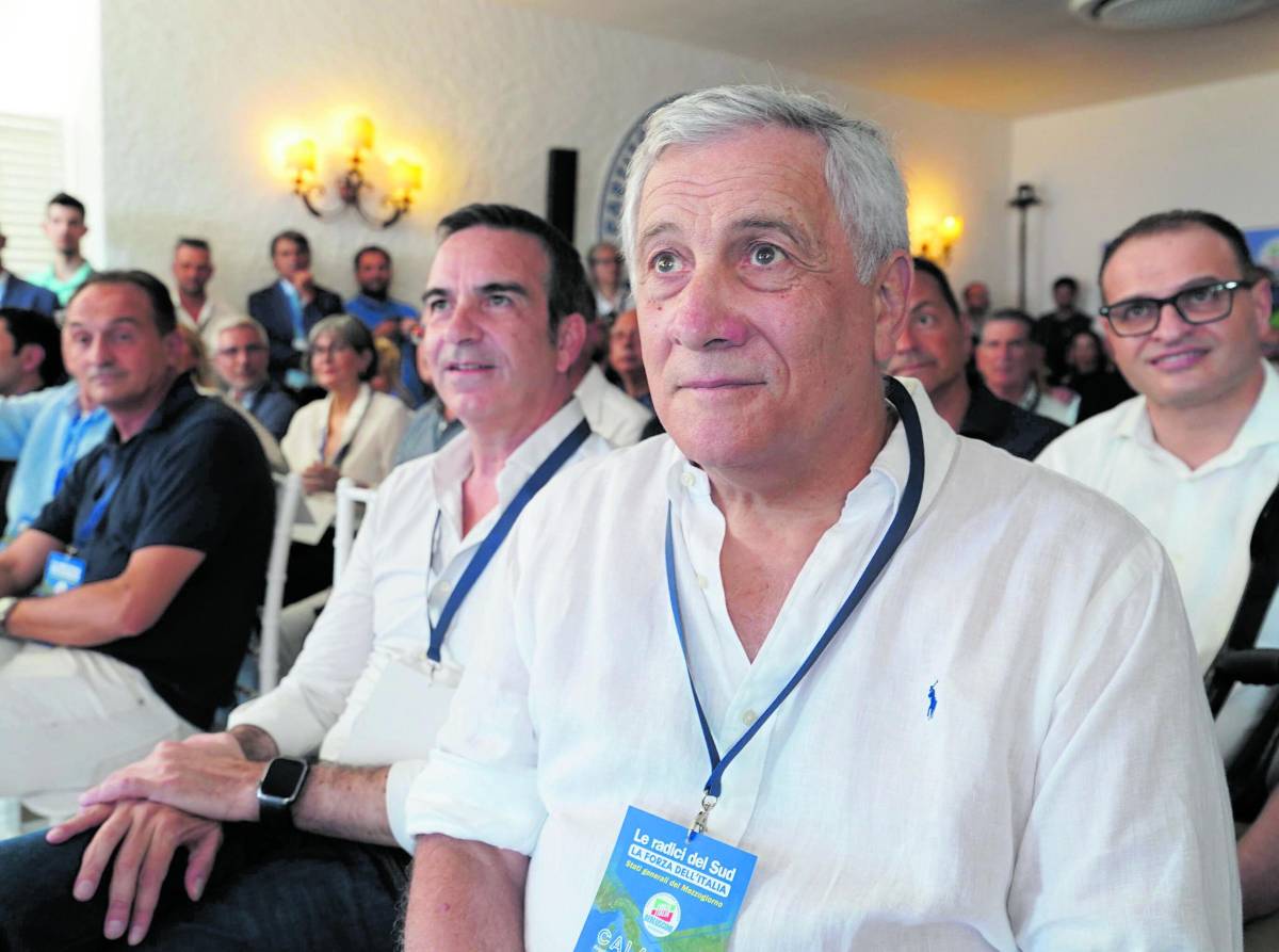 "Tassiamo le banche". La proposta di Salvini stoppata da Tajani: "Non sono nemiche"