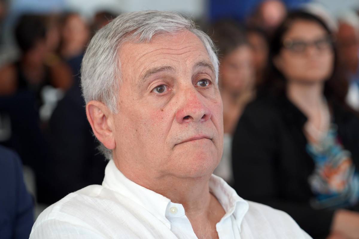 Tajani: "Ora la flat tax al 24%". Forza Italia rilancia il taglio Irpef