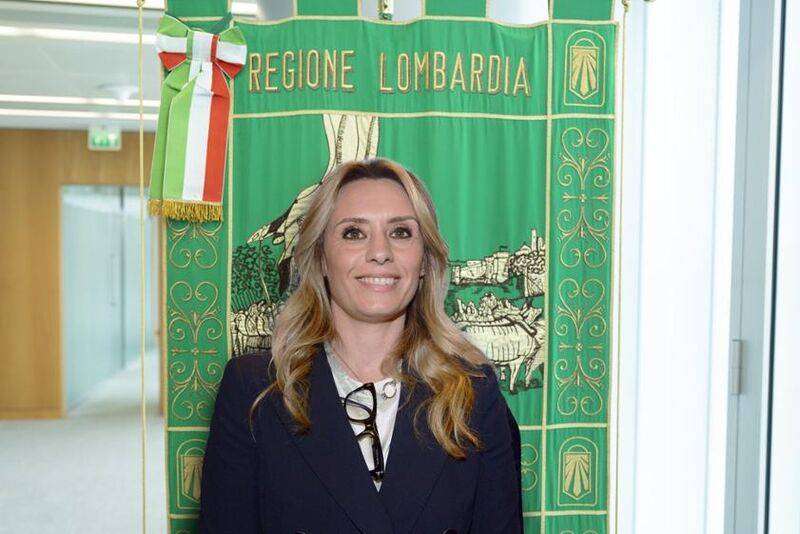 https://img.ilgcdn.com/sites/default/files/styles/xl/public/foto/2025/08/04/1754290836-800px-francesca-caruso.jpg?_=1754290836