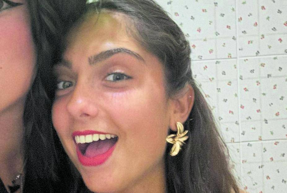 Morte di Simona, famiglia in caserma. Domani l'autopsia