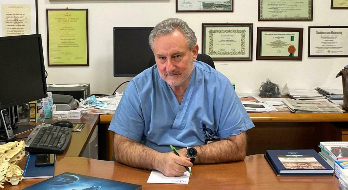 Salvo con un dardo in testa. "E l'ho operato da sveglio"
