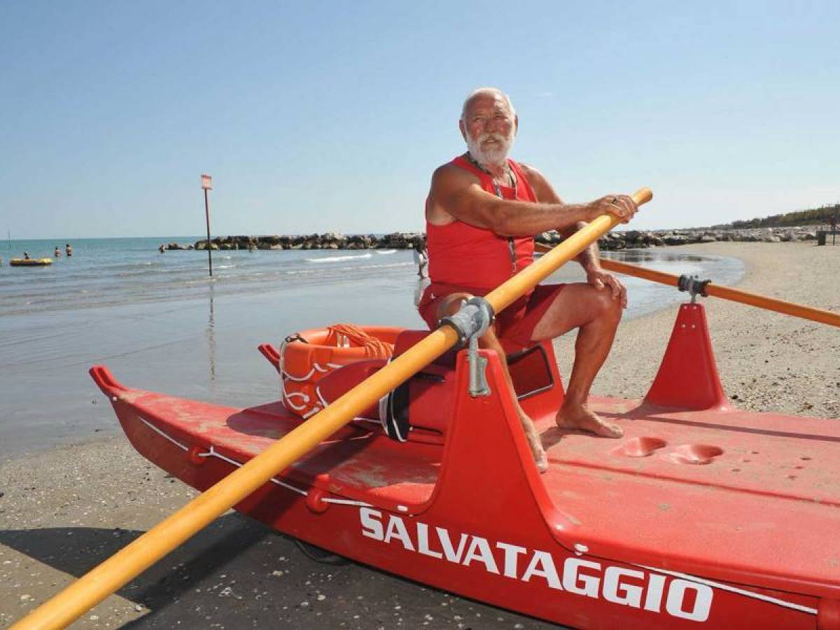 Pippo Garbisa, 92 anni, bagnino