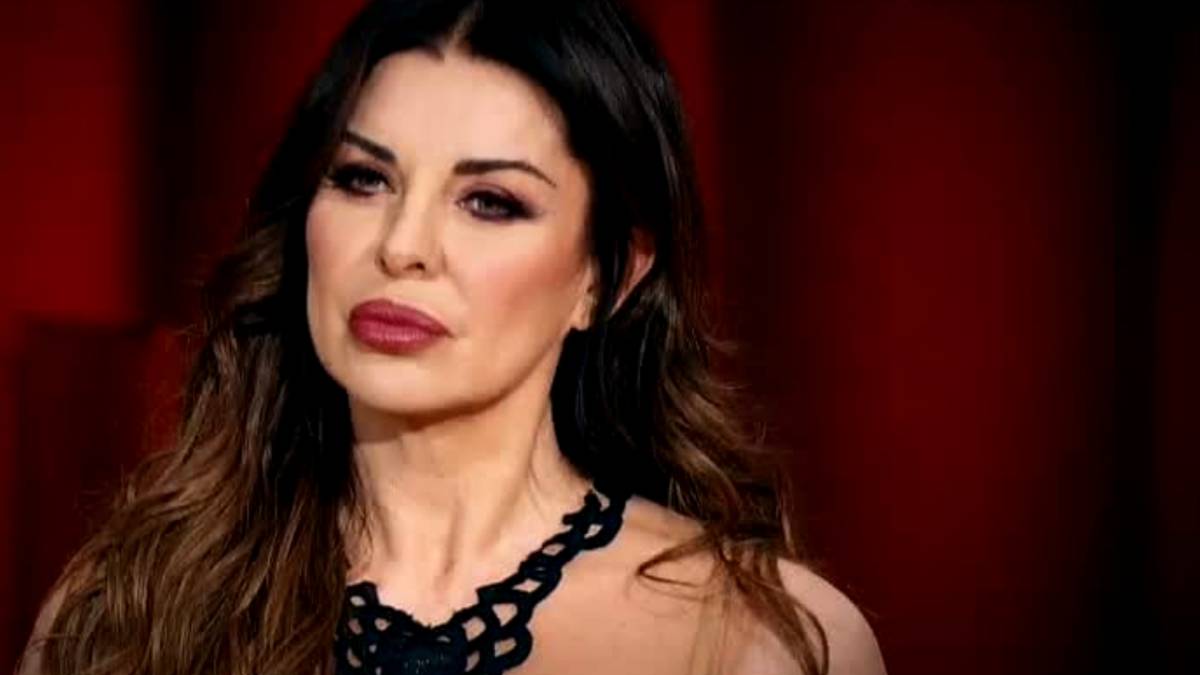 "Vuol mettermi in ridicolo". Alba Parietti contro Lorella Cuccarini: cosa è successo