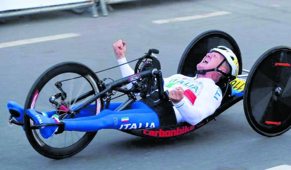 L'olimpionico di handbike travolto da un Suv mentre si allena