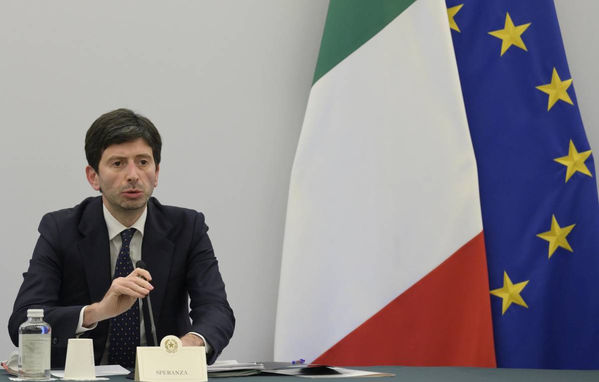 Covid: il blocco dei voli era contrario all'Oms, ma Speranza non lo sapeva