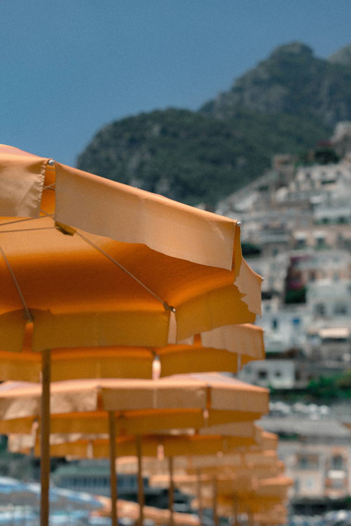 L'obiettivo è dipingerci più poveri e più volgari