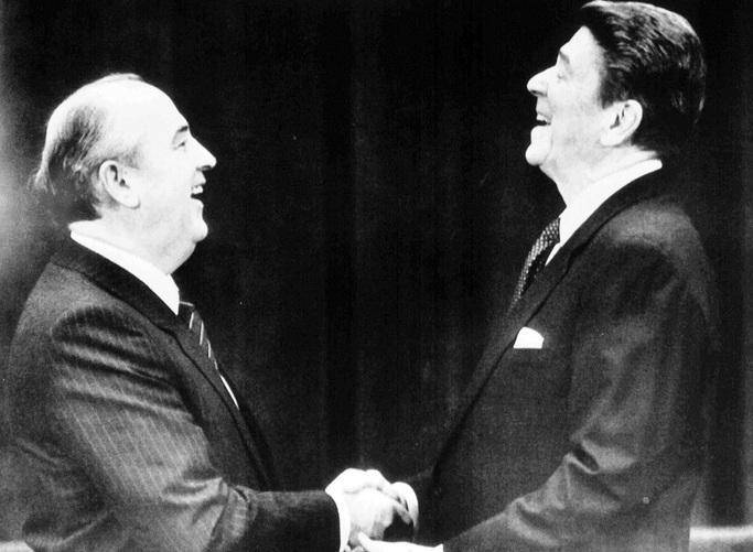 Da Eisenhower-Krusciov fino a Reagan-Gorbaciov: obbligati a doversi parlare
