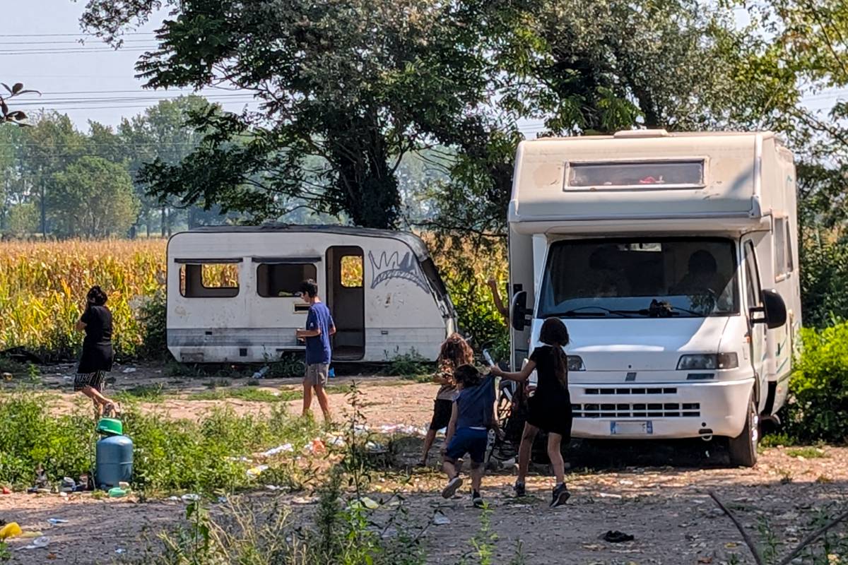 L'autobus da Milano e il nascondiglio nel campo nomadi di Torino: così sono stati trovati i minori del caso De Astis