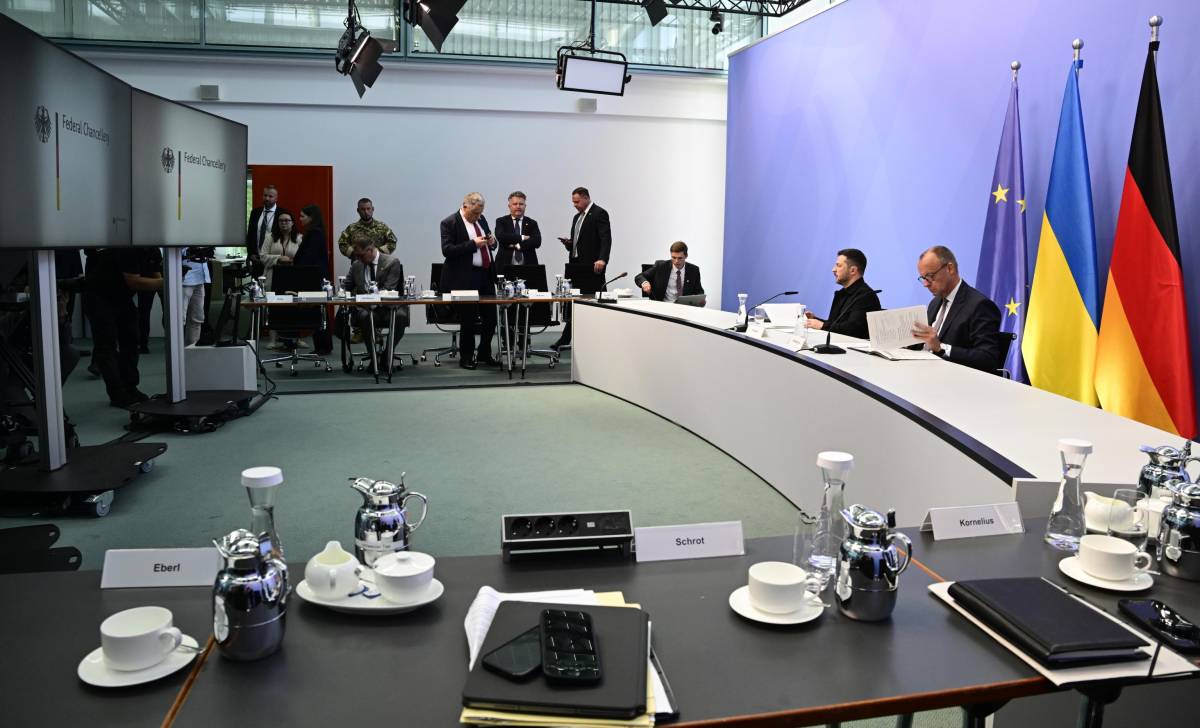 Ritrova l'unità e ora detta la linea. L'Unione europea  "convince" Trump: "Nessun accordo senza l'Ucraina"