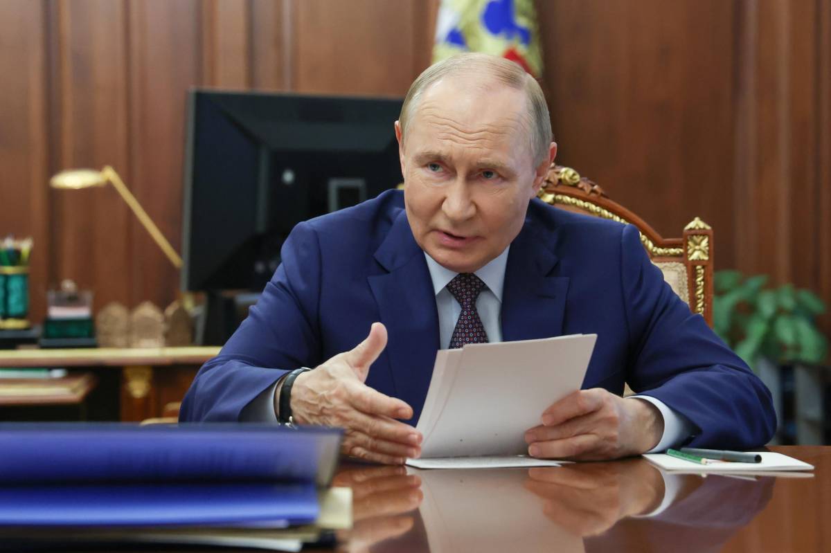 Putin accerchiato mischia le carte. "Accordo nucleare il passo per la pace"