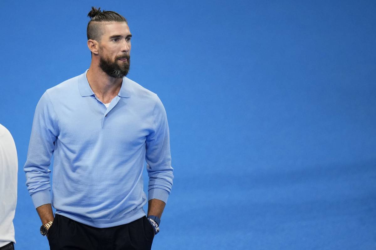 I campioni della NFL non sanno nuotare e chiedono aiuto a Phelps