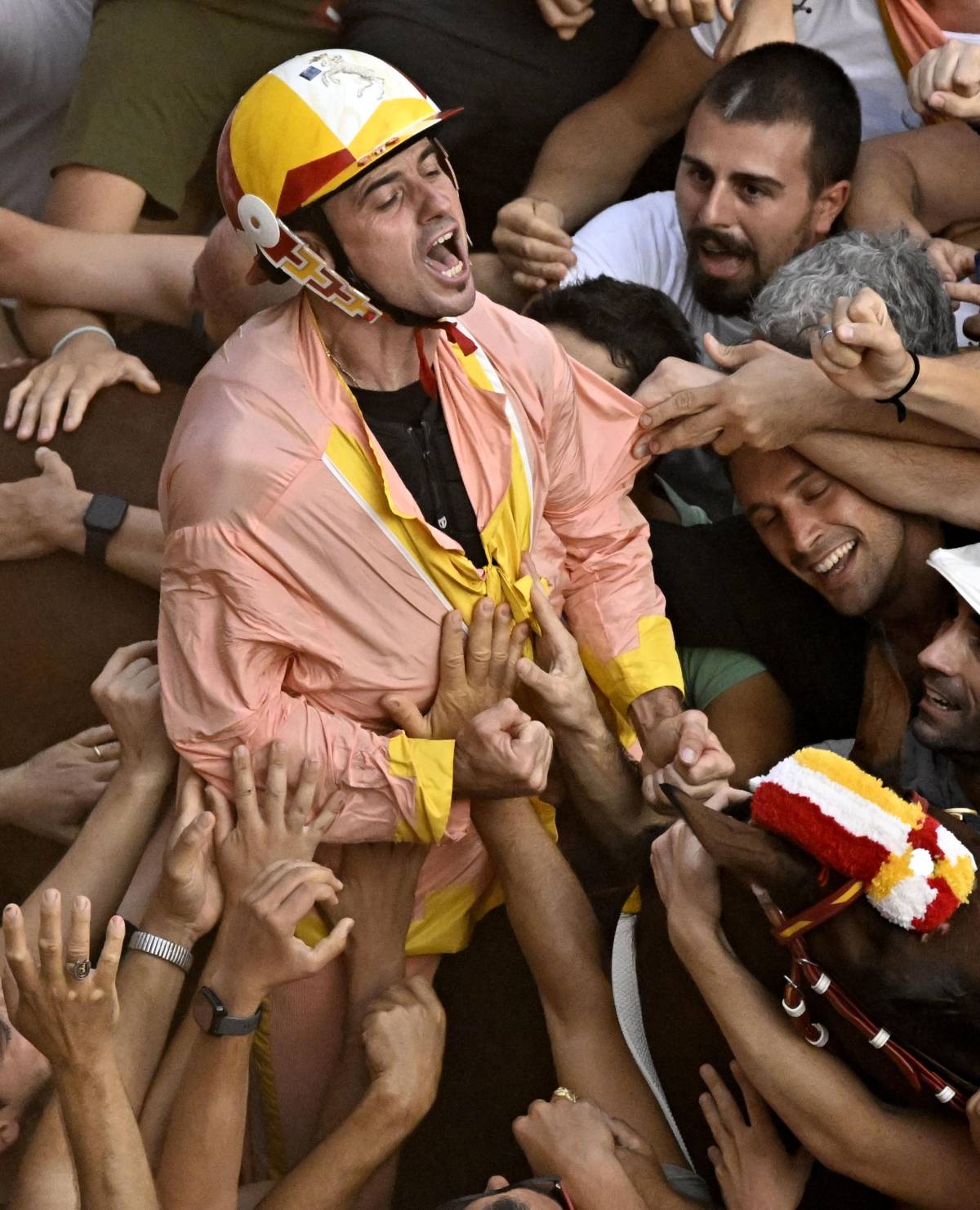 La contrada del Valdimontone conquista il Palio di Siena. Trionfa Gingillo su Anda e Bola