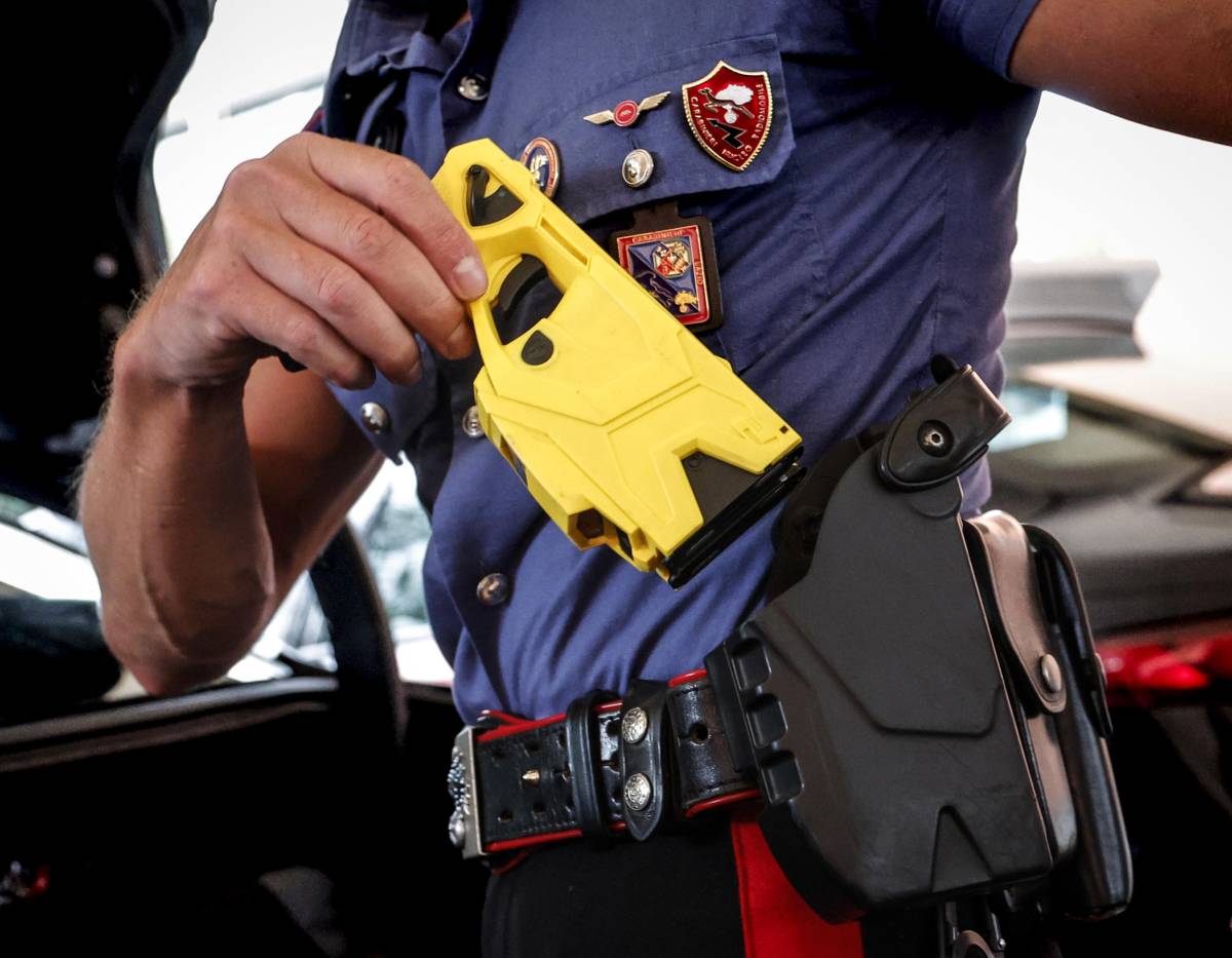 Genova, colpito col taser, muore poco dopo. Ieri un altro morto a Olbia: indagati due carabinieri