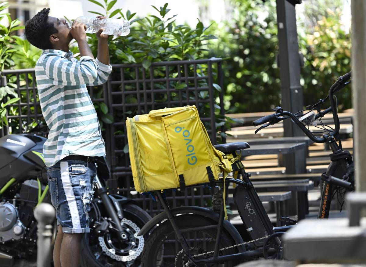 Glovo, il tribunale di Milano condanna il "bonus caldo" per i rider: vanno pagati di più