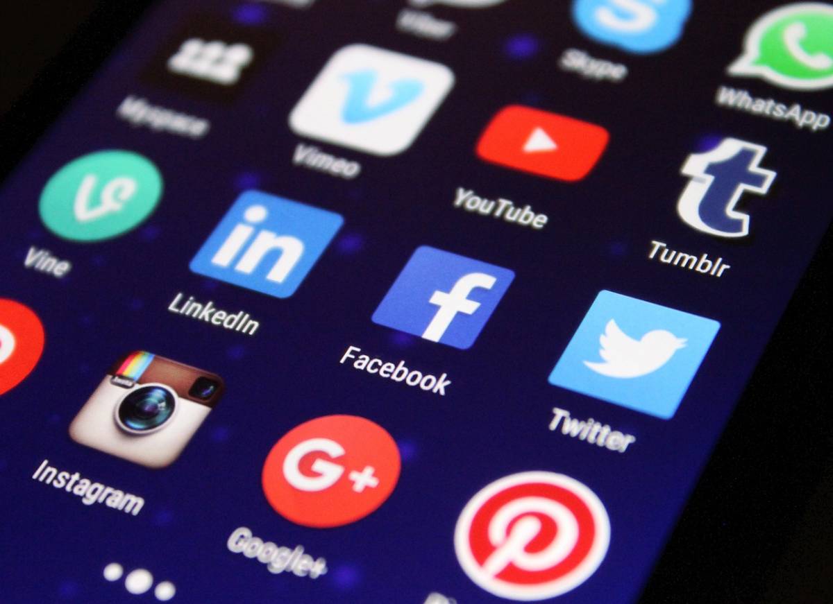 "Mia moglie...”: il gruppo Facebook dello scandalo dove si condividono foto intime senza consenso