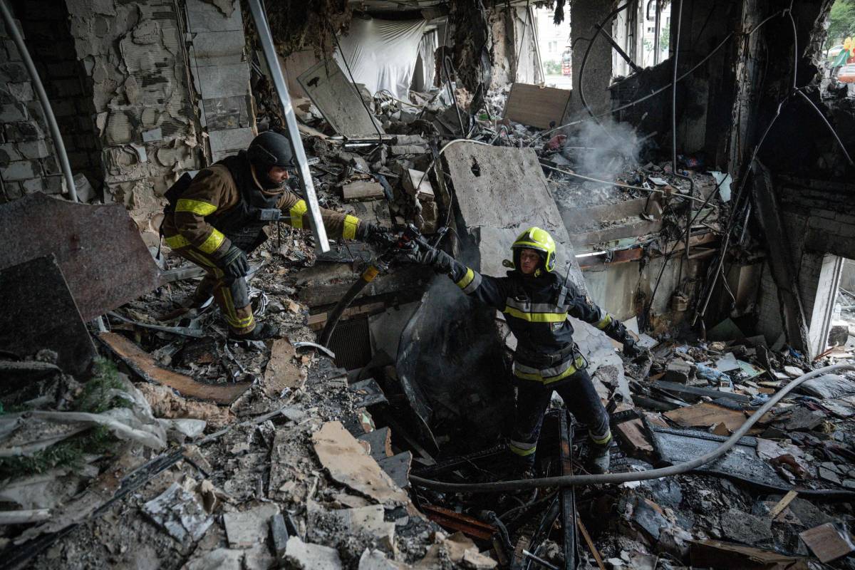 Ancora una notte di terrore in Ucraina: 270 droni e 10 missili su diverse città