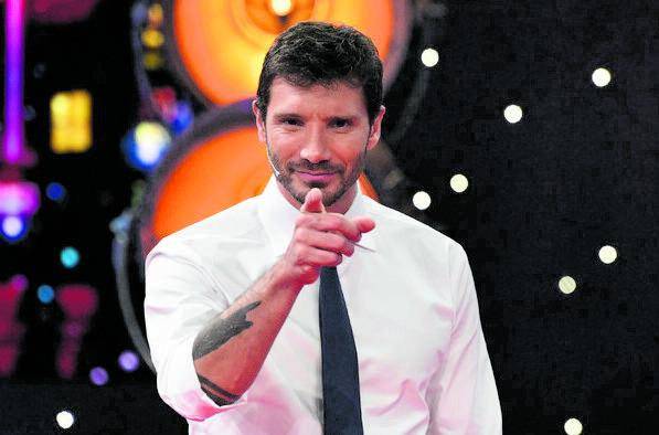 De Martino spiato, caccia agli hacker