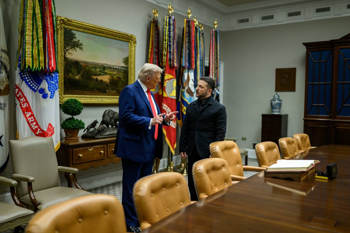 Trump cancella le vacanze: "Ottimista su Mosca e Kiev". Massicci raid notturni sull'Ucraina