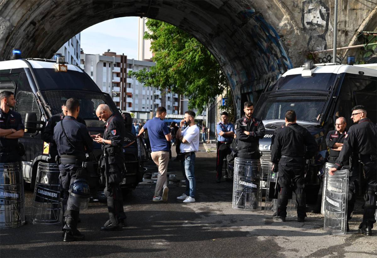Iniziato lo sgombero del Leoncavallo: sfratto avviato dopo 31 anni di occupazione. Salvini: “Decenni di illegalità”