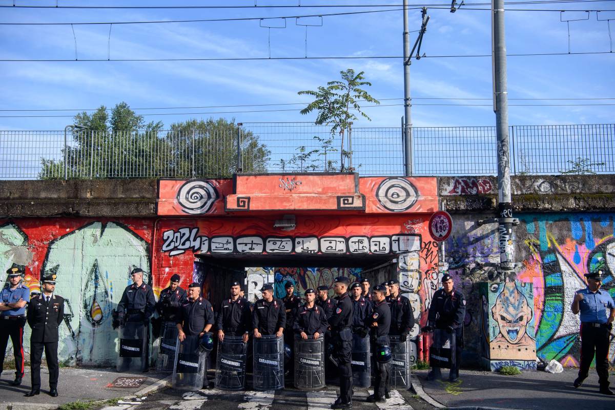 Sgomberato il Leoncavallo. L’ira di Sala: "Non avvisato"