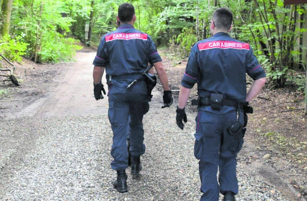 Scappano dai carabinieri con l'auto a noleggio: quattro arresti in poche ore