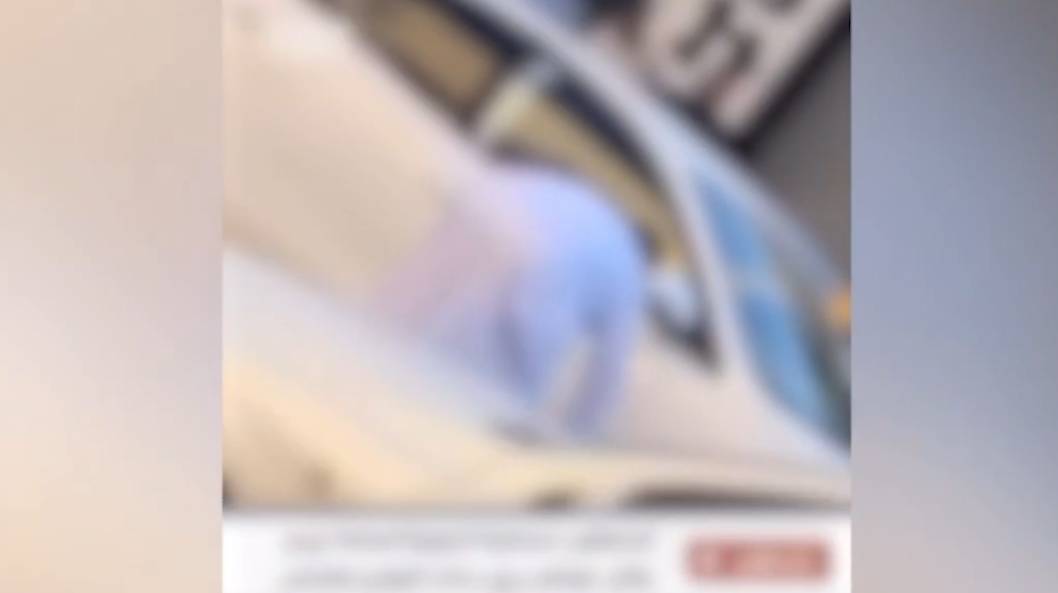 Uccide un uomo in strada a Tripoli: “È Almasri”. È giallo sul video. Ma Conte e Schlein attaccano 