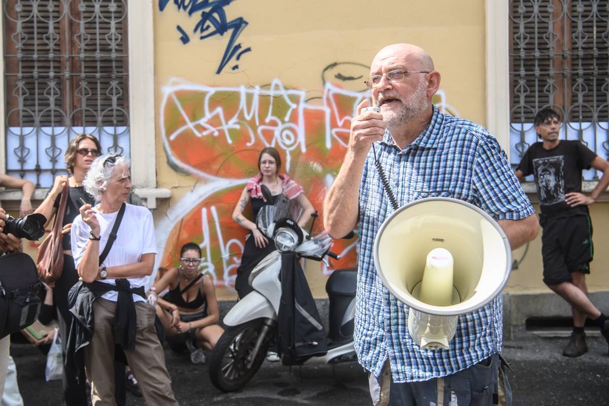 Il "barricadiero" che si consola con la pensione da parlamentare