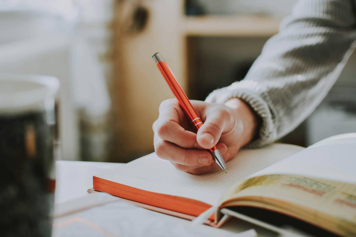 https://img.ilgcdn.com/sites/default/files/styles/xl/public/foto/2025/08/24/1756045806-studiare.jpg?_=1756045806