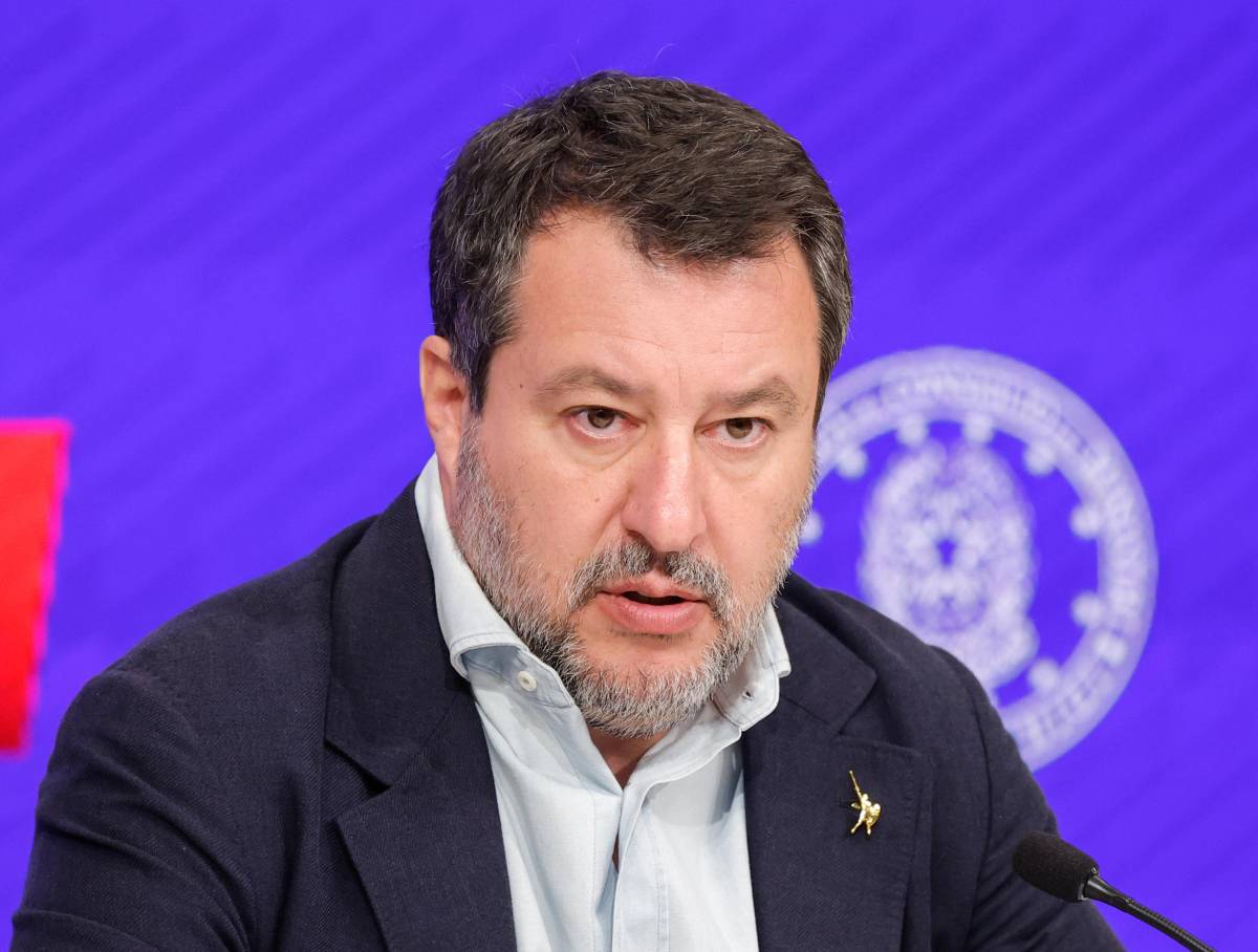 La Lega fa quadrato. "Sul no ai soldati e ai debiti per armi siamo con Matteo"