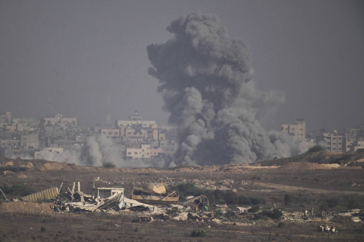 Raid delle Idf nella Striscia: "Uccisi cinque reporter nell'ospedale Nasser"