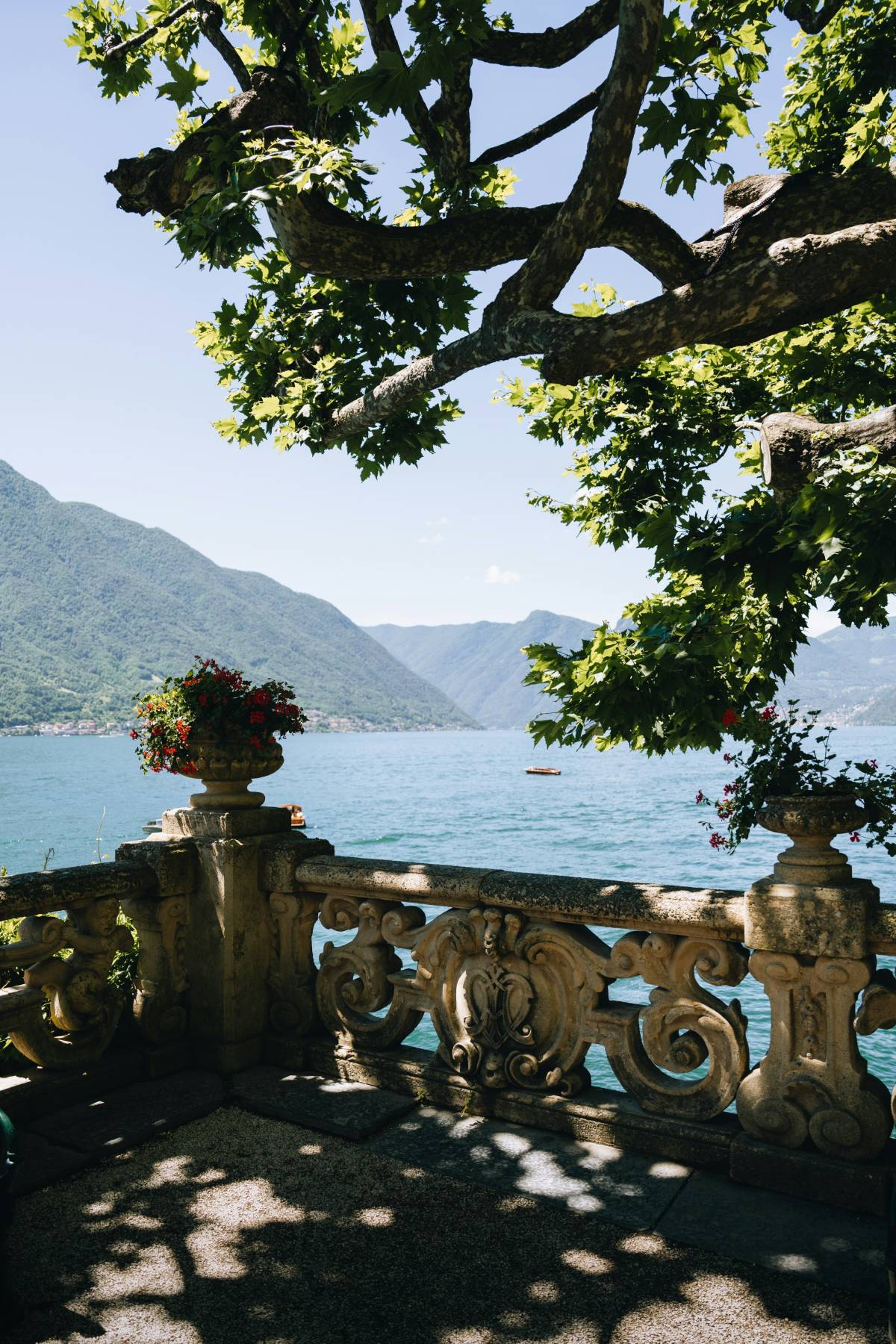 Quel ramo del lago che volge a Lecco, regno di quiete tra roccia e acqua