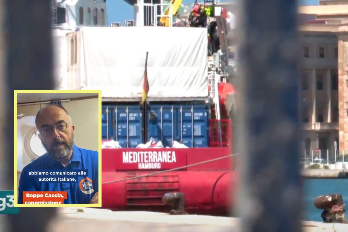 "Io non scendo". Il capomissione di Mediterranea resta sulla nave dopo il fermo