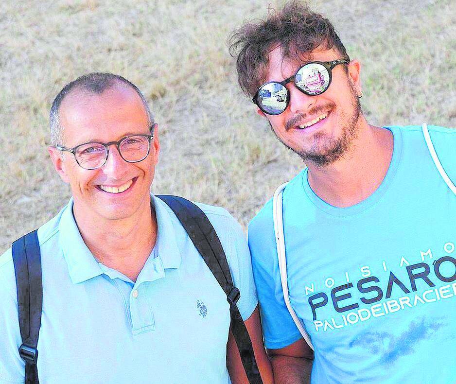 Una sim fa tremare il candidato Ricci. Ma fino alle urne la chat resta segreta