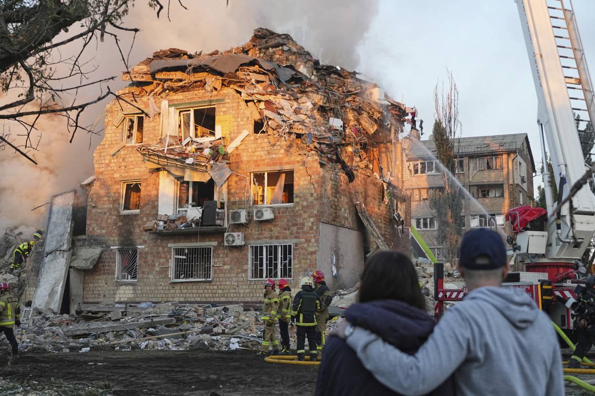 Notte di fuoco sull'Ucraina: missili e droni su Kiev: 15 morti, quattro sono bambini