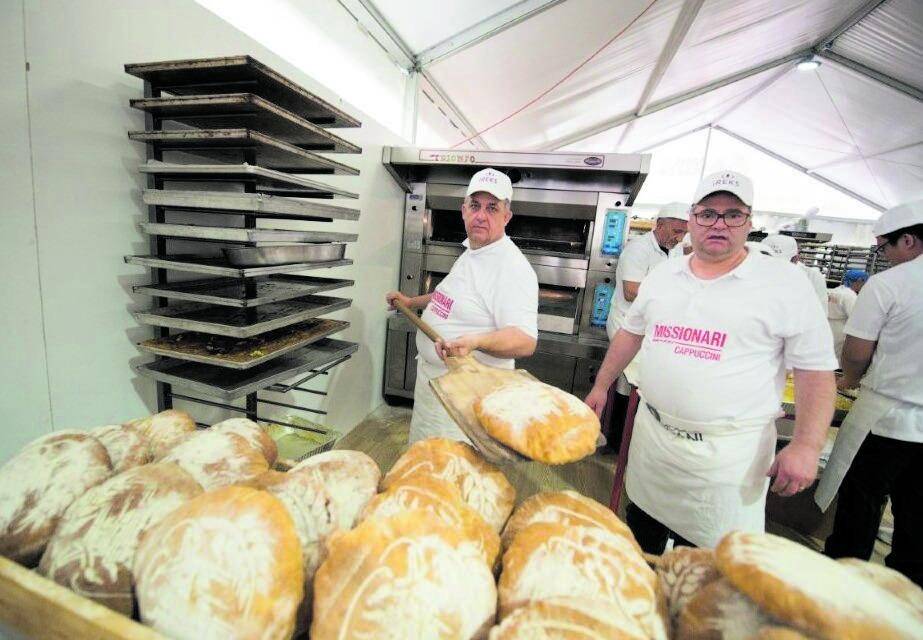 Il "pane in piazza": le nozze con l'olio