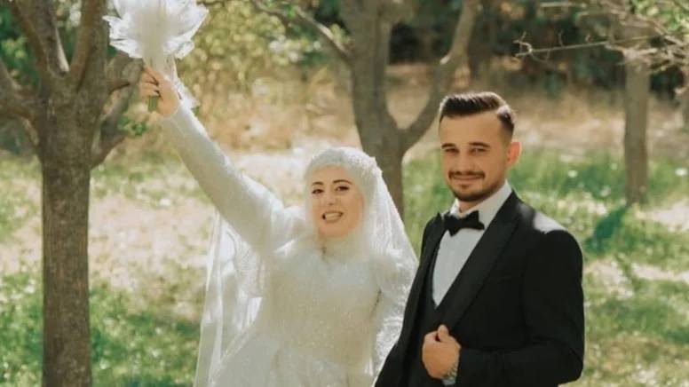 Gli sposi Beyzanur Beyazıt e Ali Karaca durante il giorno del loro matrimonio (Foto Social)