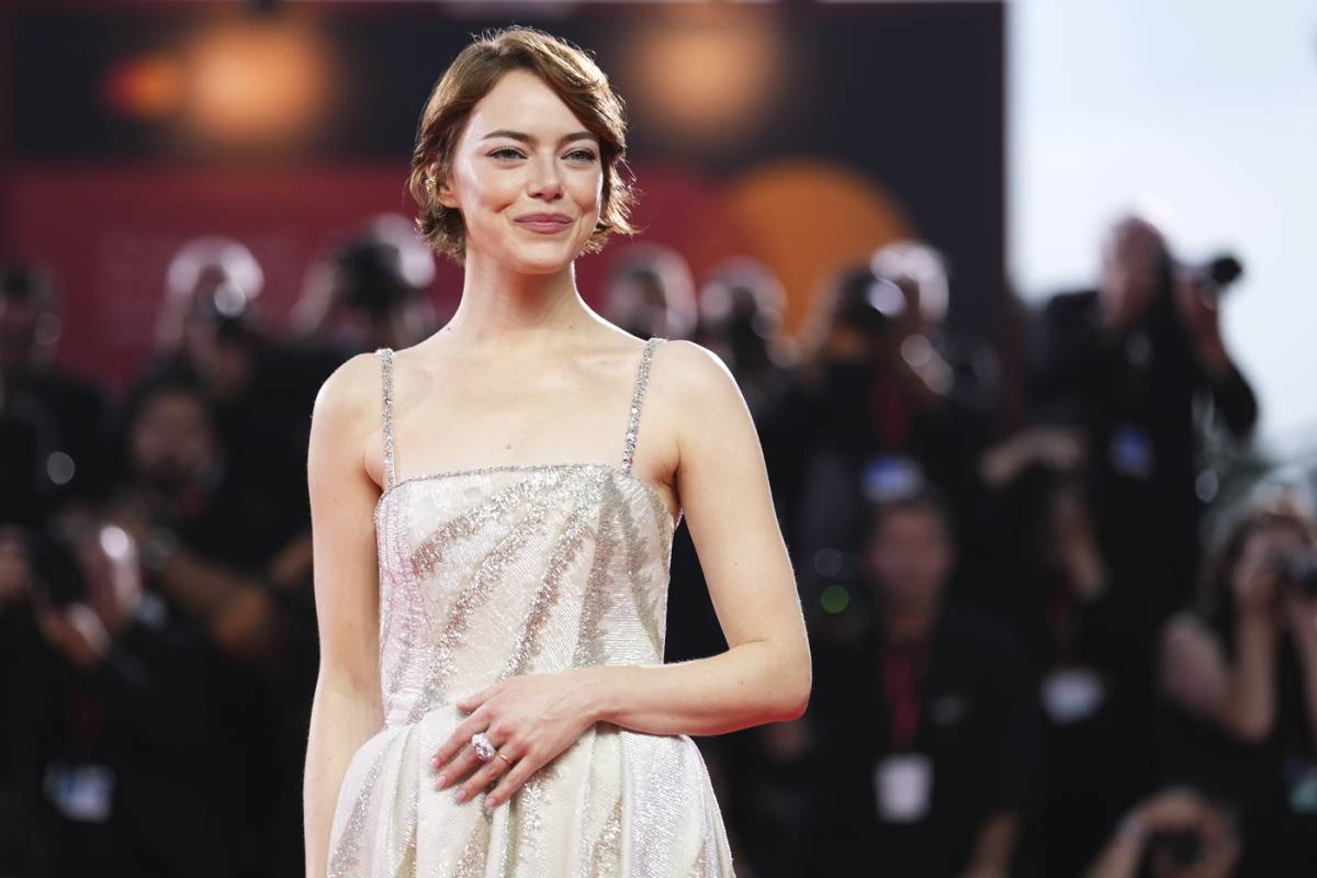 Lanthimos costruisce complotti e apocalissi. Emma Stone provoca. "Io credo agli alieni"