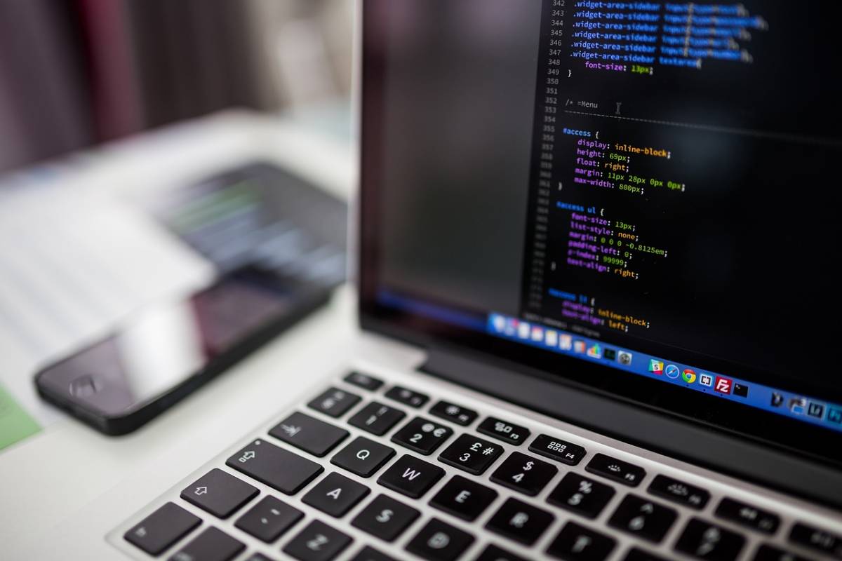Foto rubate e sessualizzate sui forum: come scoprire se sei una vittima (e cosa fare)