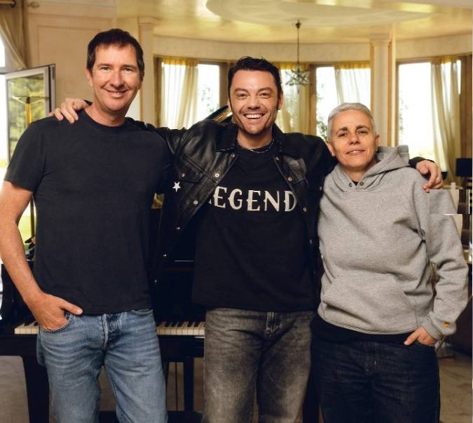 Tiziano Ferro prima cancella tutto sui social, poi l'annuncio: cosa è successo