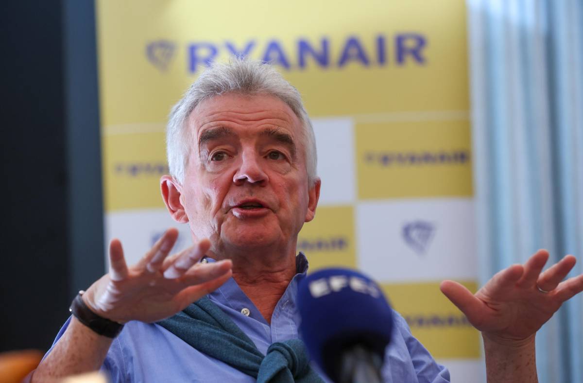 Ryanair, bonus maggiorato per chi scopre bagagli fuori misura: ecco la cifra